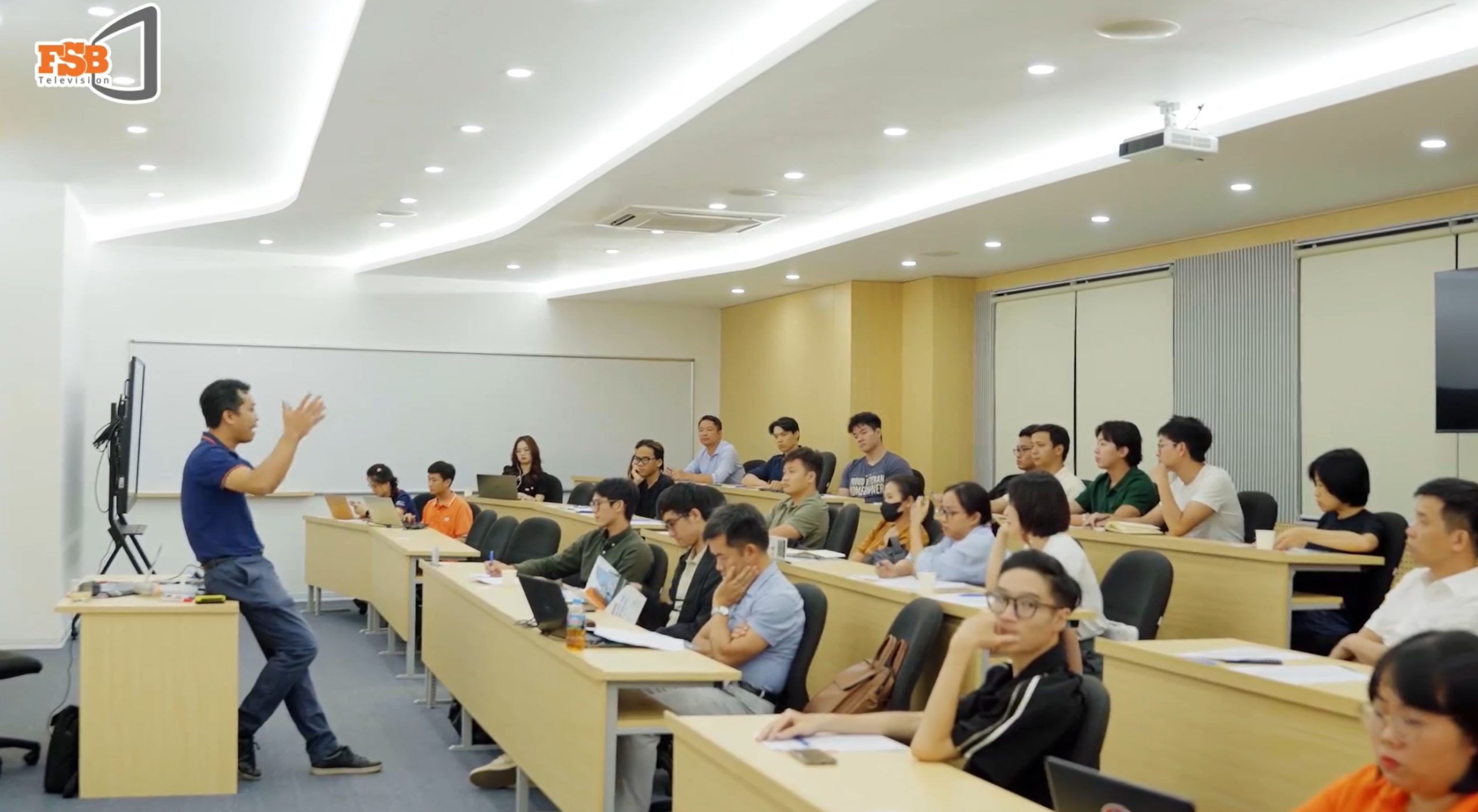 Trial class Xử lý ngôn ngữ tự nhiên (NLP) ứng dụng trong thực tế